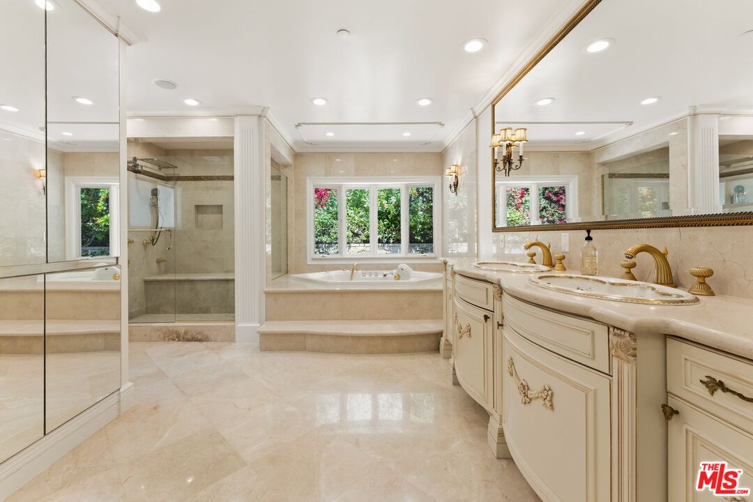 1725 Loma Vista Dr