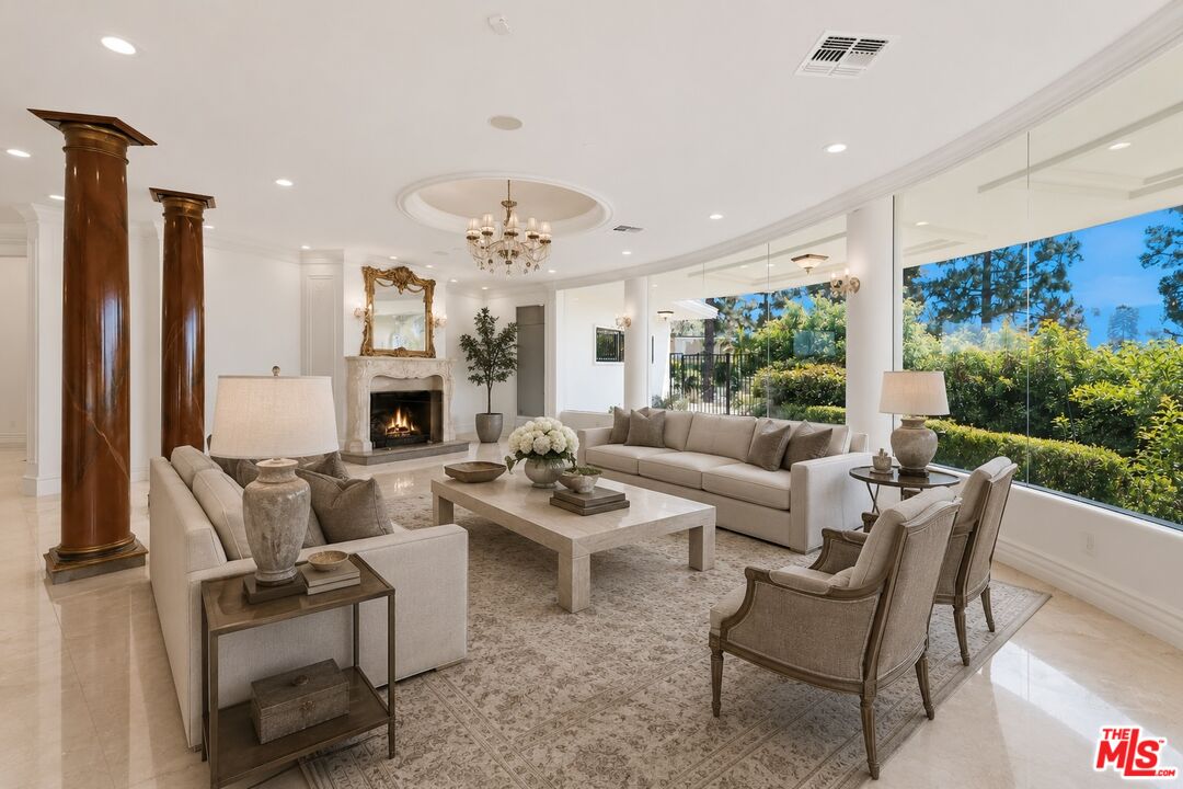 1725 Loma Vista Dr