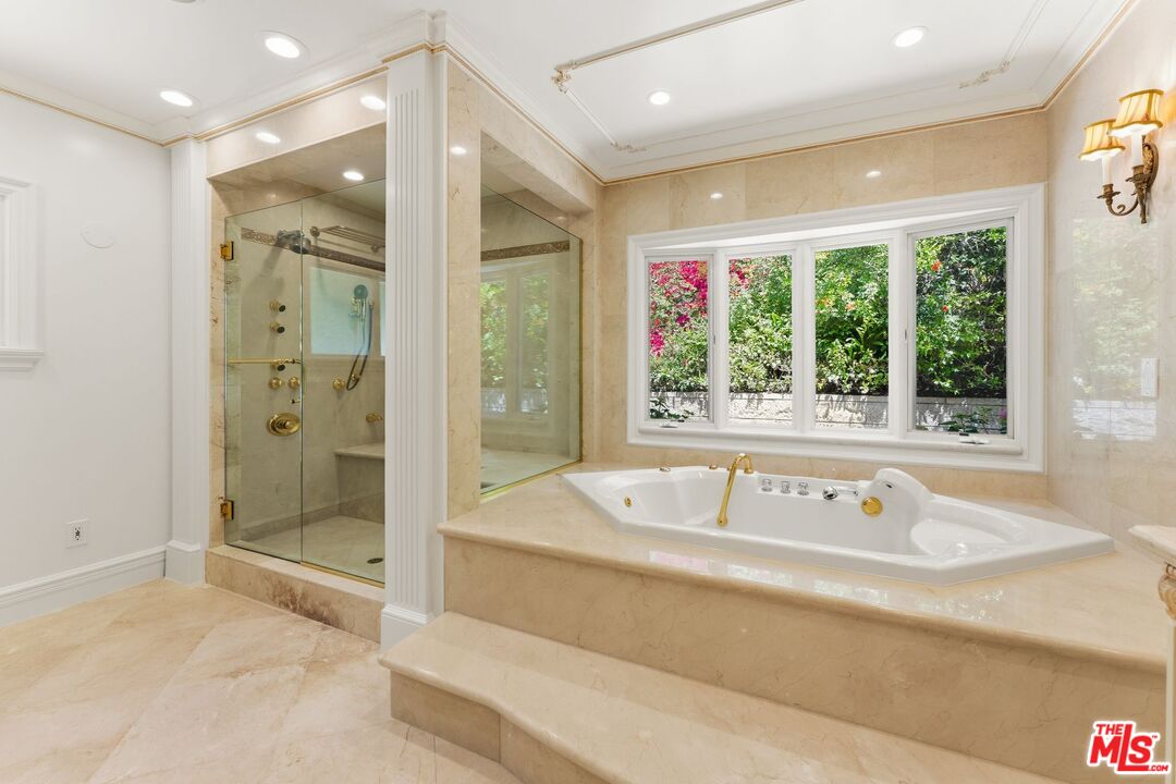 1725 Loma Vista Dr