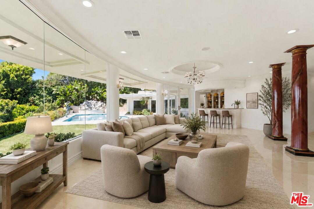 1725 Loma Vista Dr