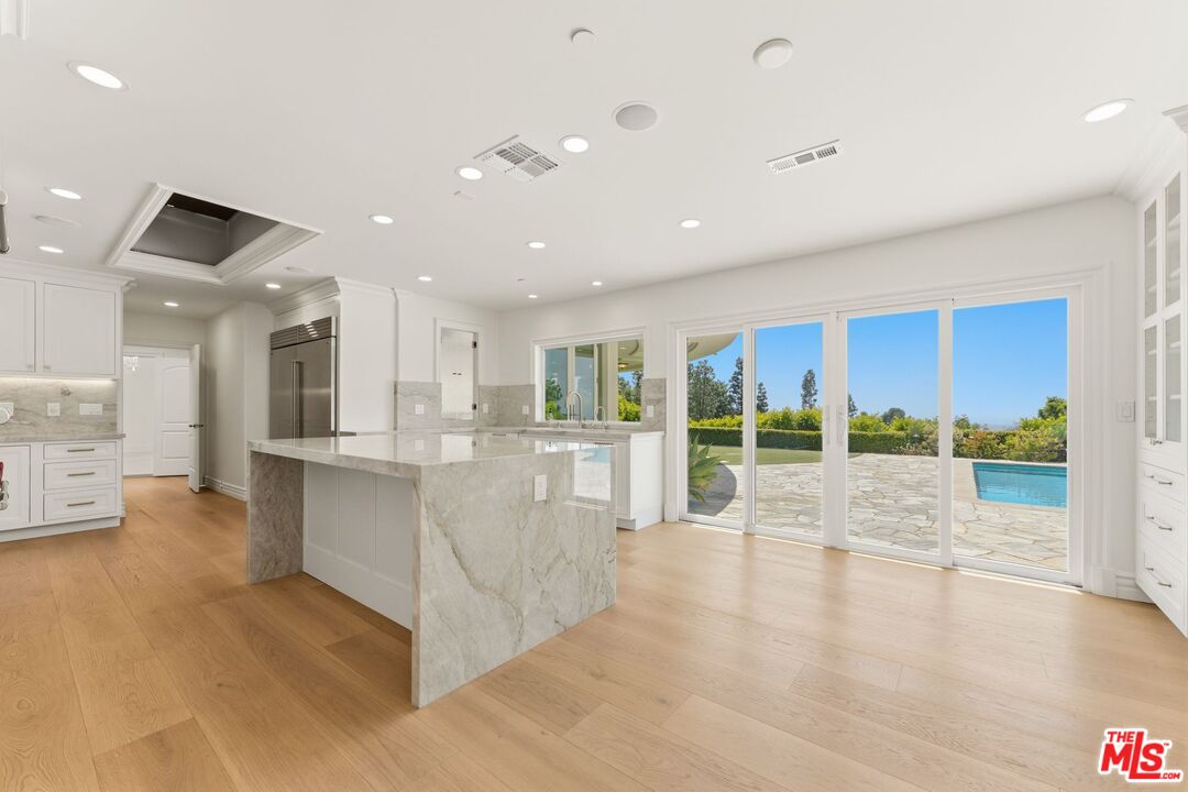 1725 Loma Vista Dr