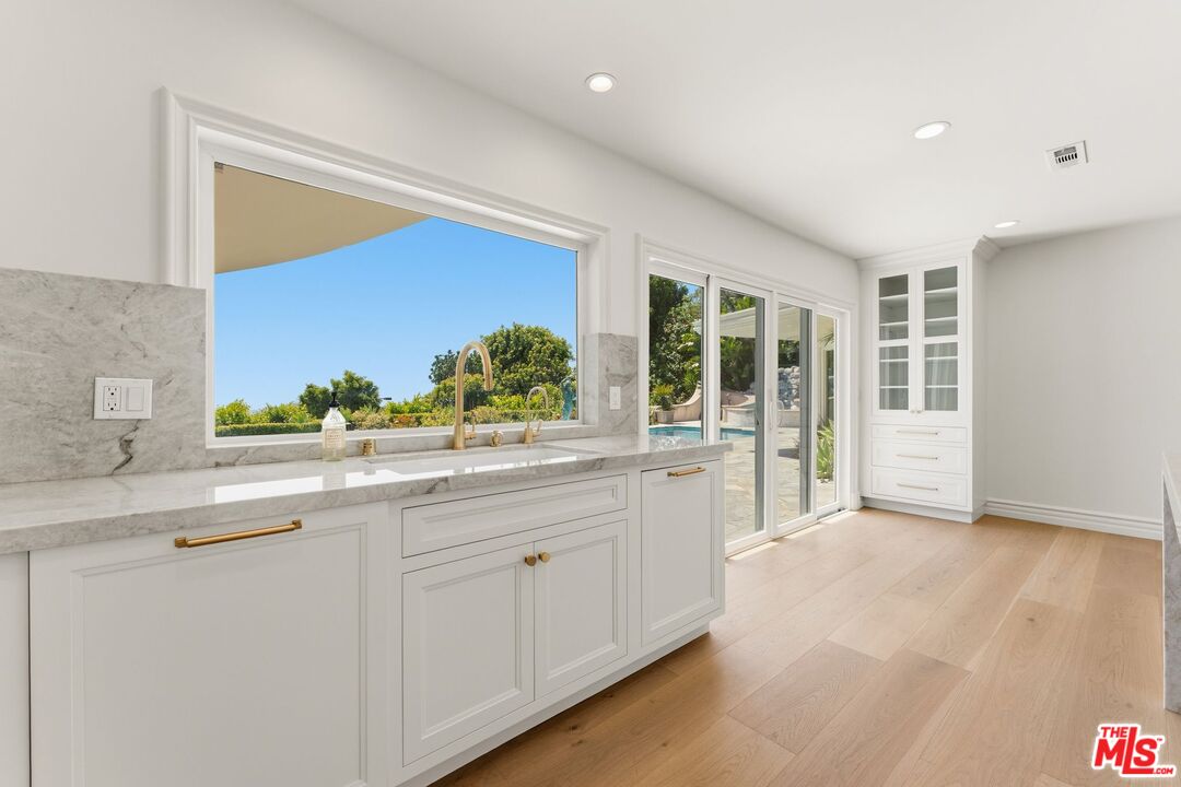 1725 Loma Vista Dr