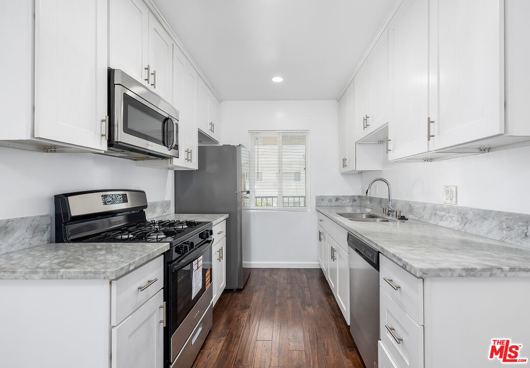 7550 Fountain Ave Unit: 8