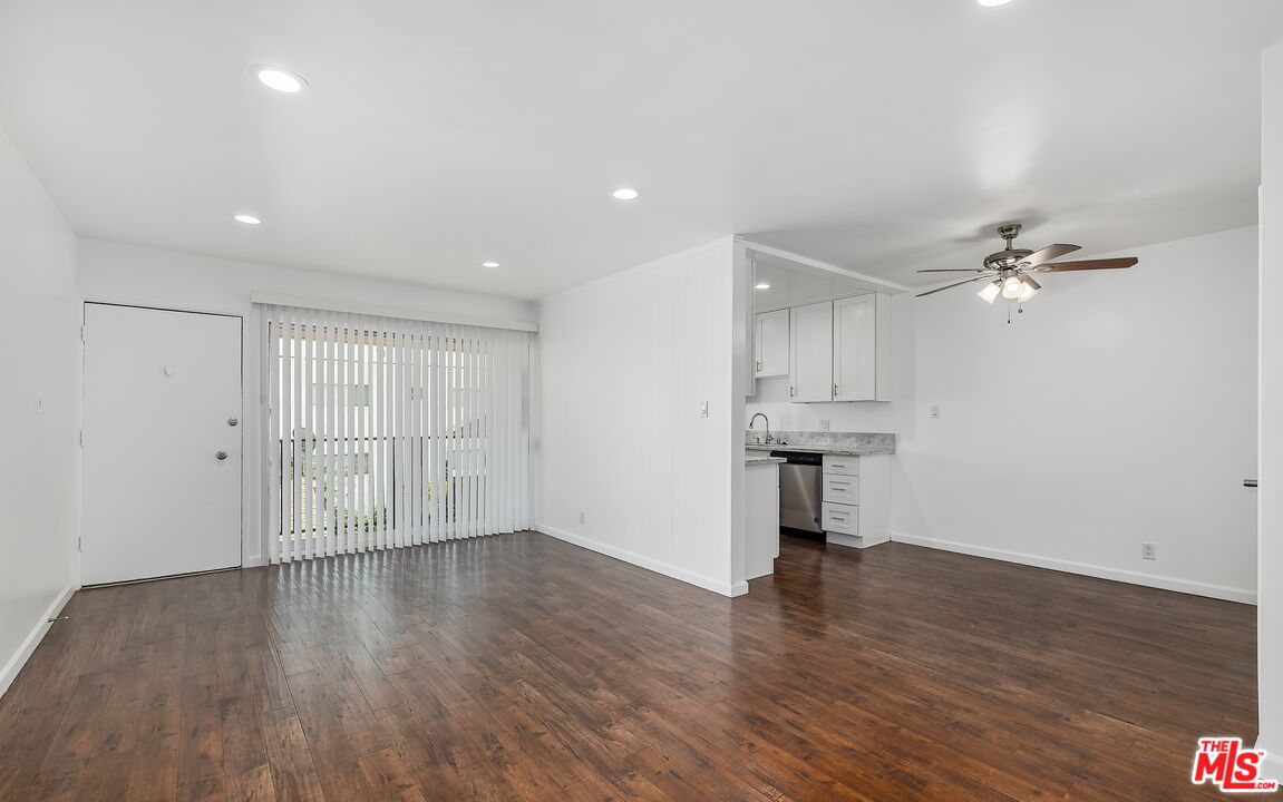 7550 Fountain Ave Unit: 8