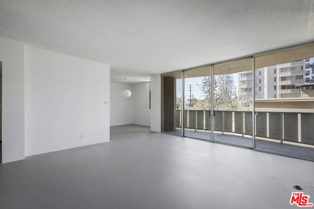 4411 Los Feliz Blvd Unit: 202