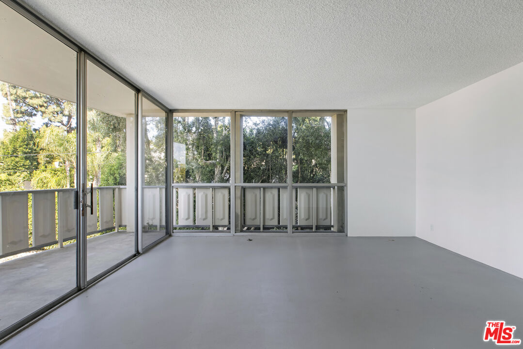4411 Los Feliz Blvd Unit: 202