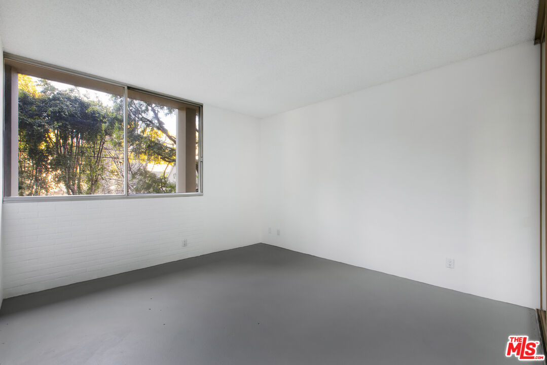 4411 Los Feliz Blvd Unit: 202