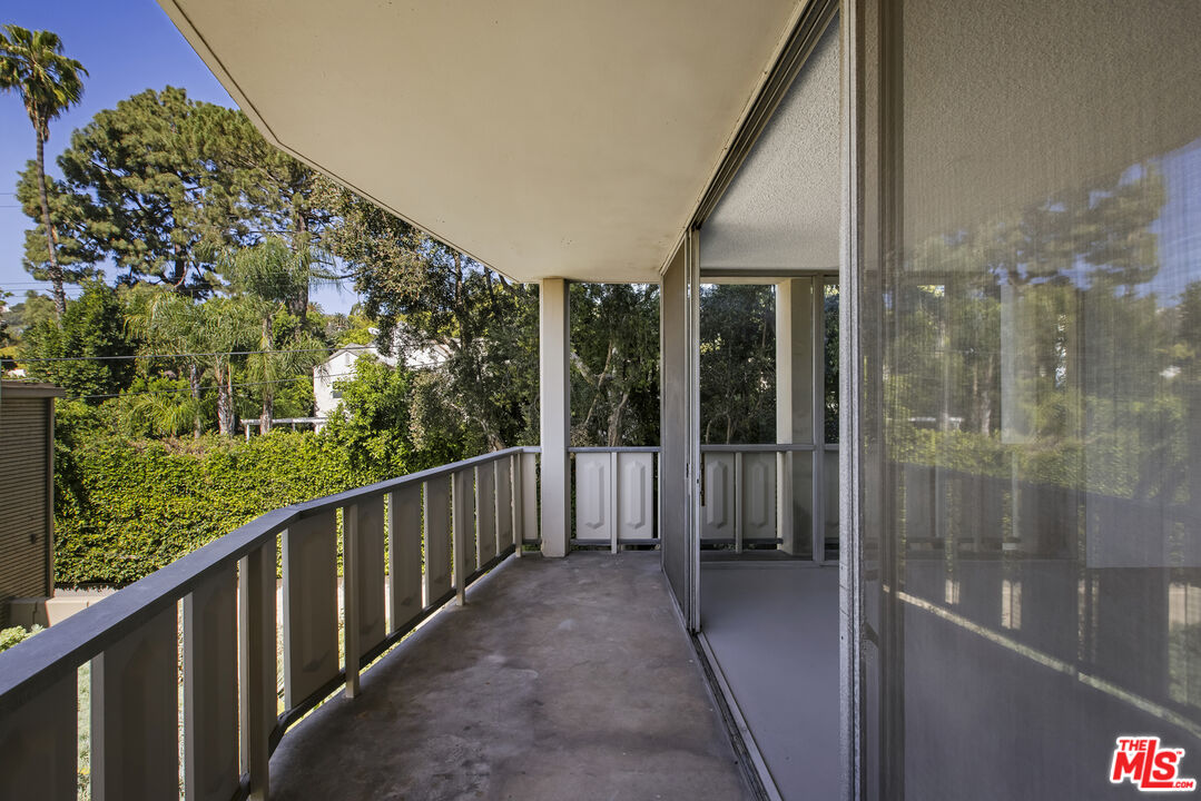4411 Los Feliz Blvd Unit: 202