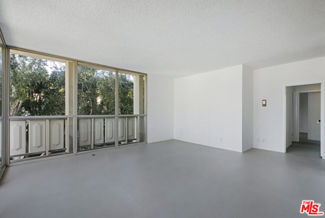 4411 Los Feliz Blvd Unit: 202