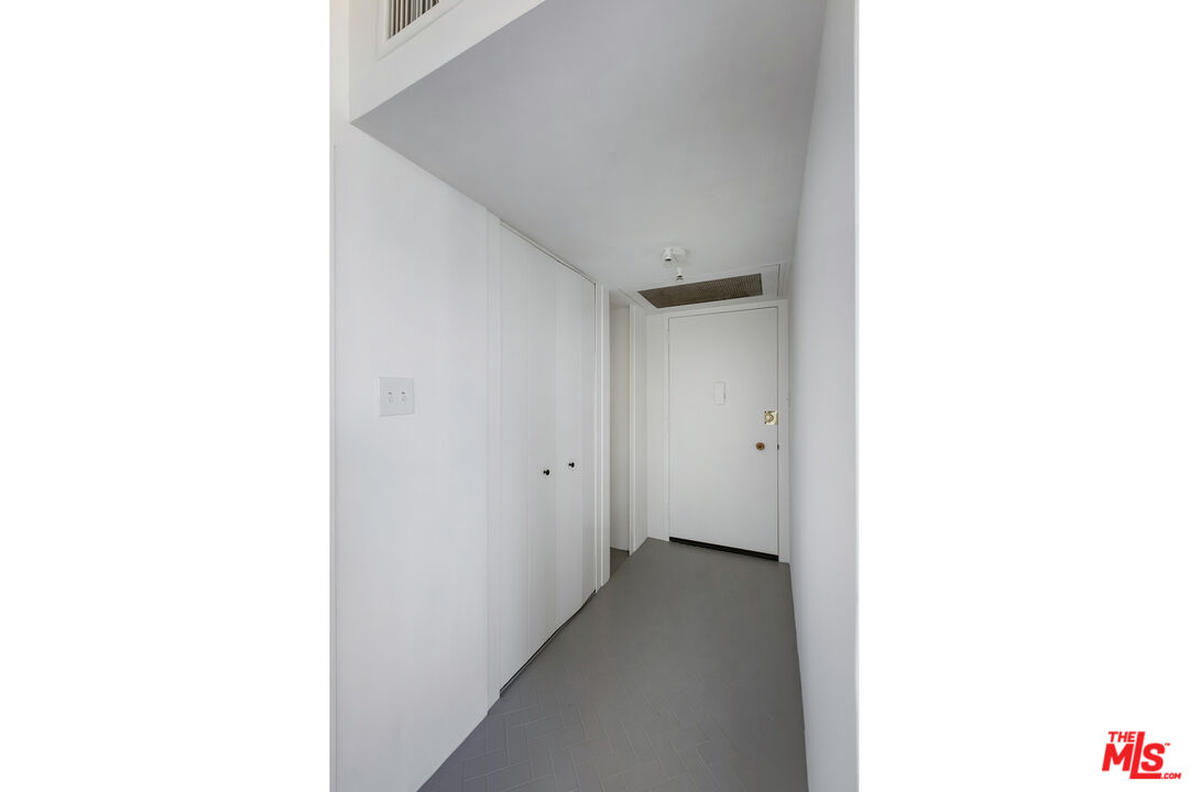 4411 Los Feliz Blvd Unit: 202