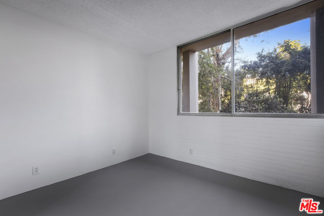 4411 Los Feliz Blvd Unit: 202