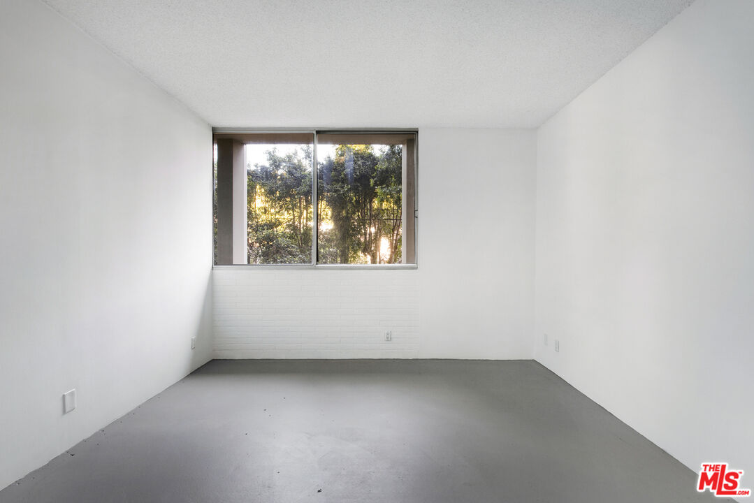 4411 Los Feliz Blvd Unit: 202
