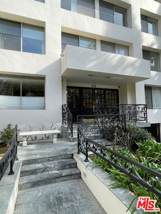 412 N Palm Dr Unit: 302