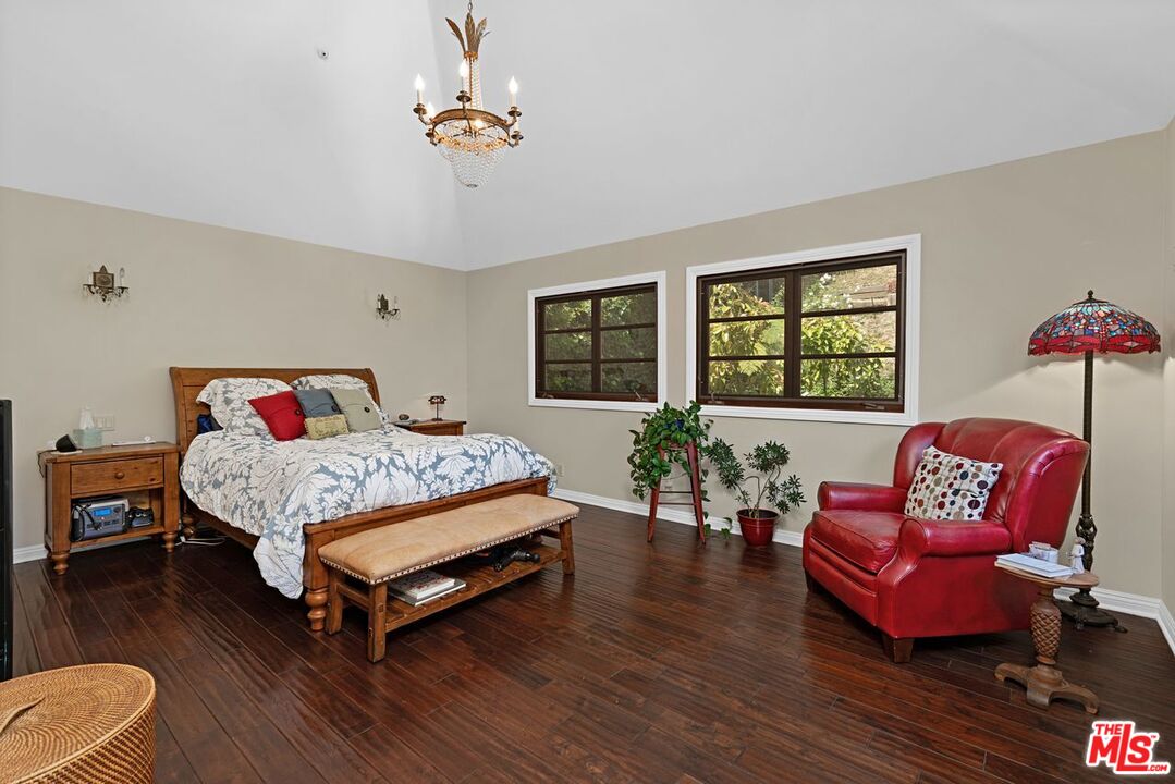 3645 Longview Valley Rd
