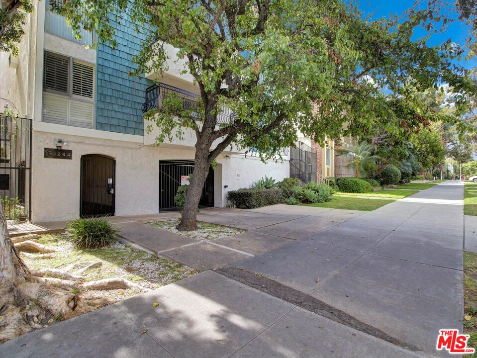 244 S La Fayette Park Pl Unit: 205