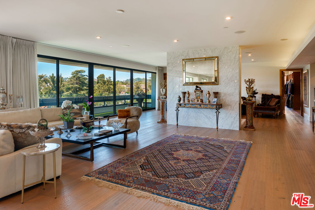 10551 WILSHIRE Unit: 702/703