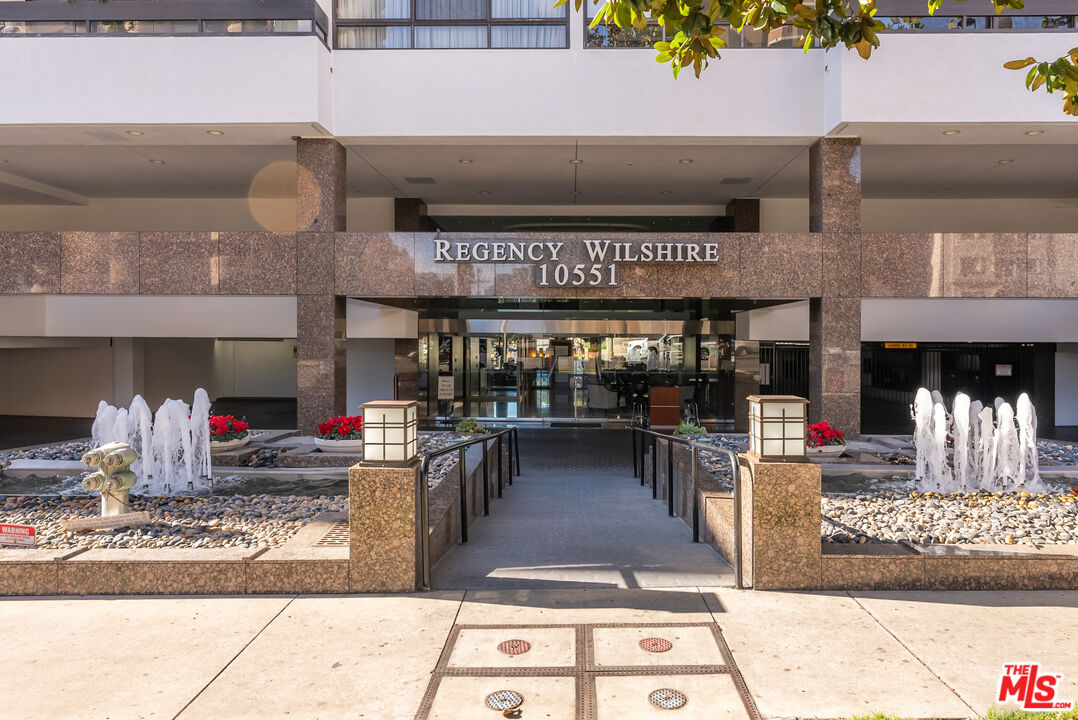 10551 WILSHIRE Unit: 702/703