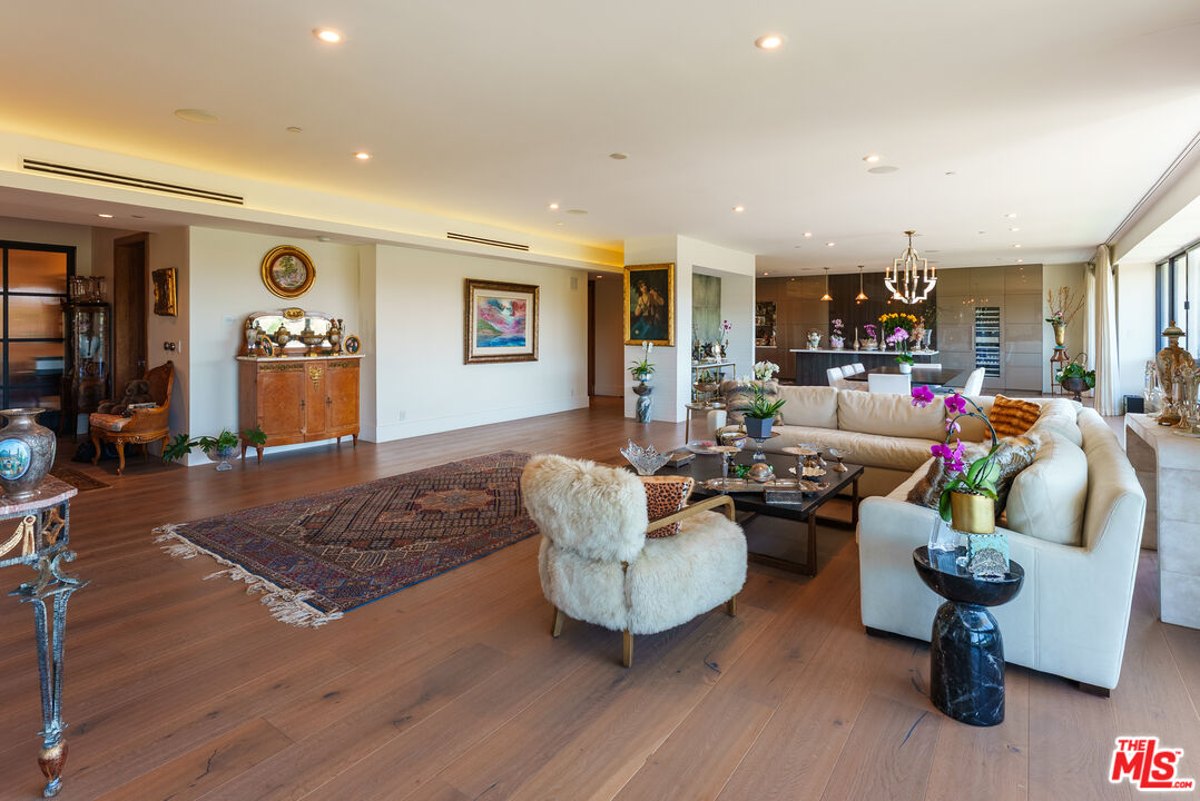 10551 WILSHIRE Unit: 702/703