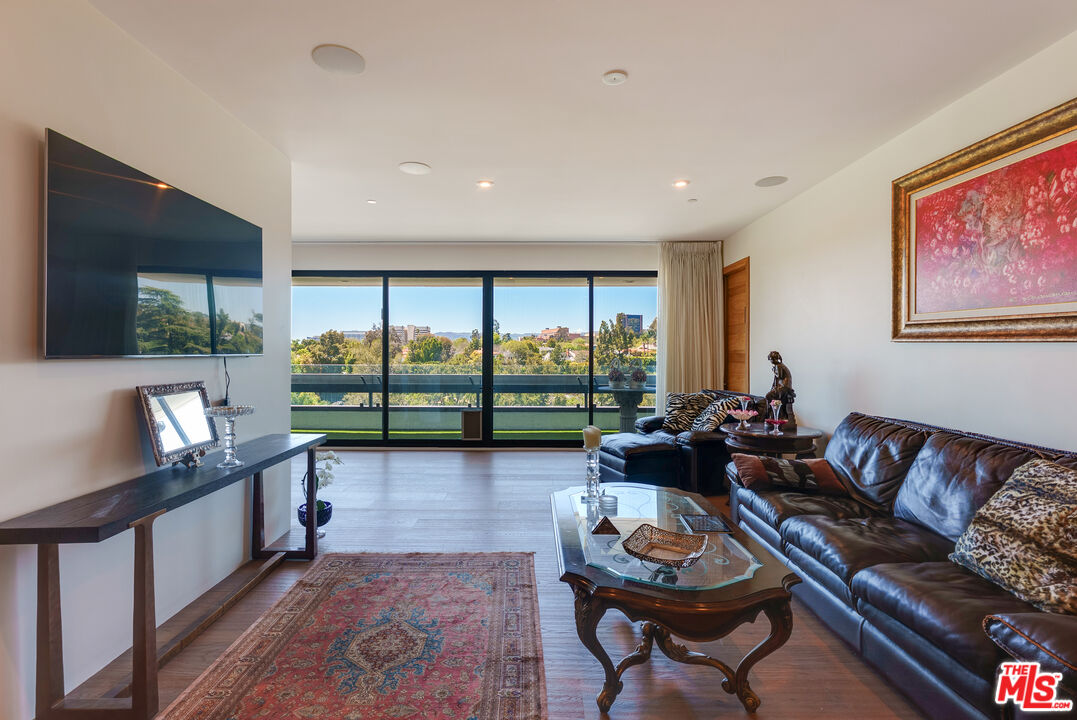 10551 WILSHIRE Unit: 702/703