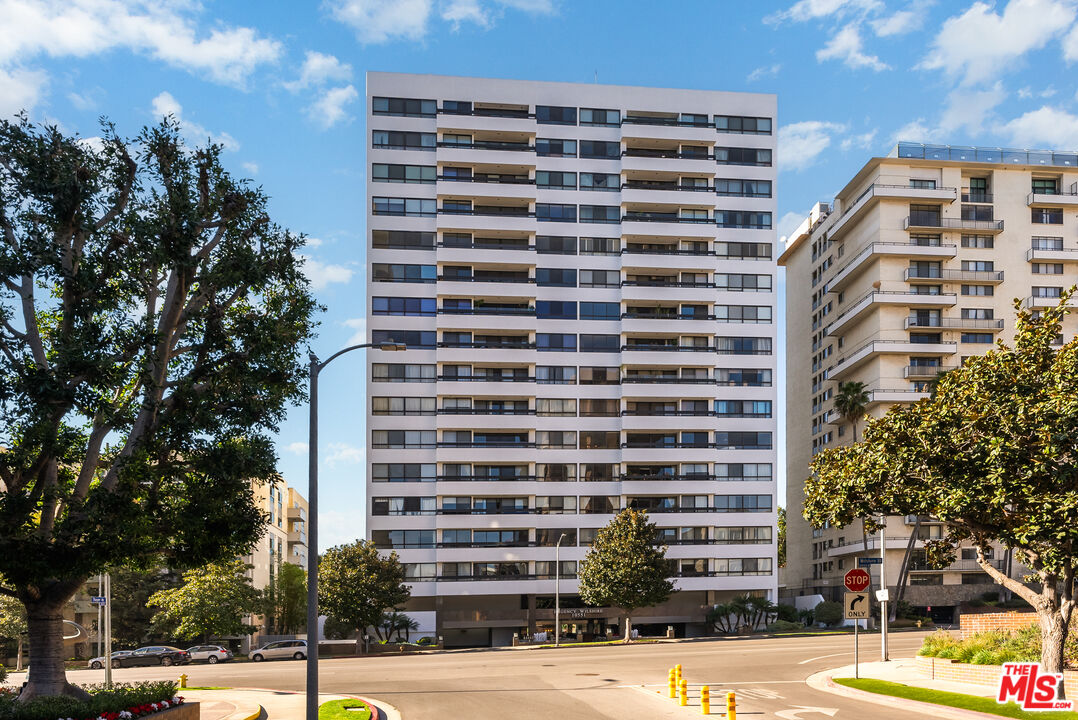 10551 WILSHIRE Unit: 702/703