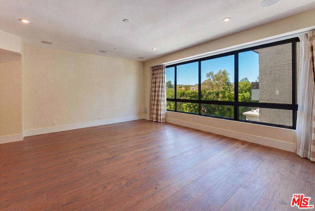10551 WILSHIRE Unit: 702/703