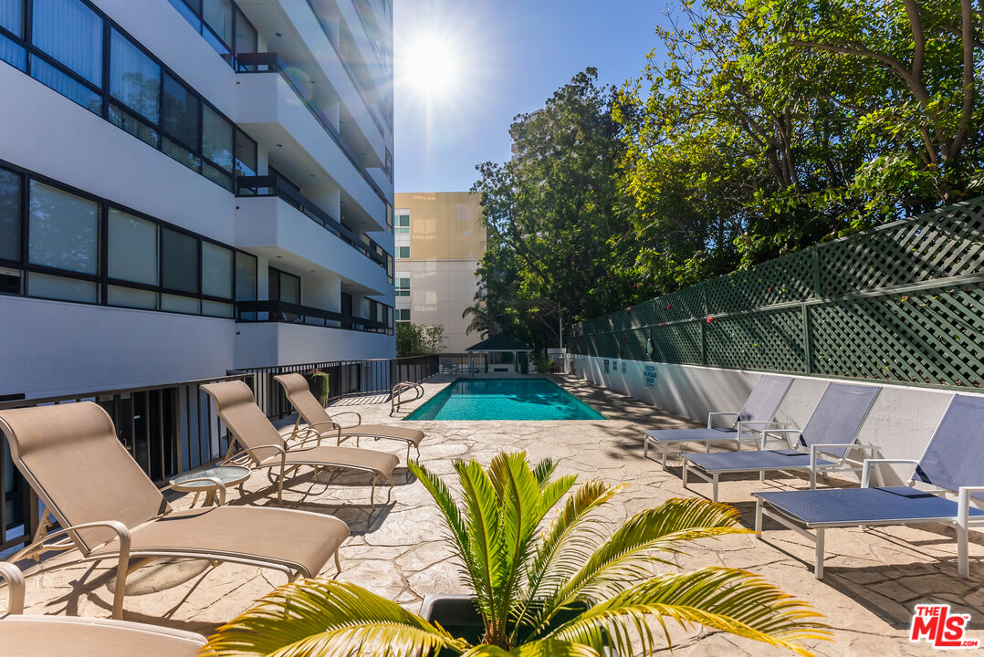 10551 WILSHIRE Unit: 702/703