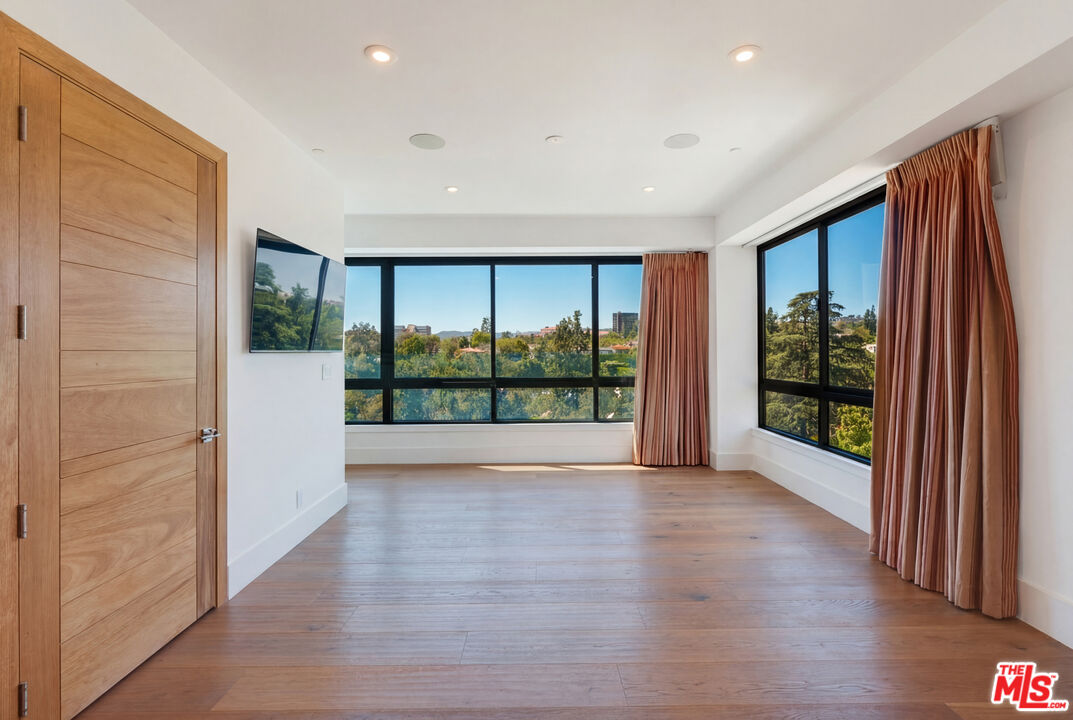 10551 WILSHIRE Unit: 702/703