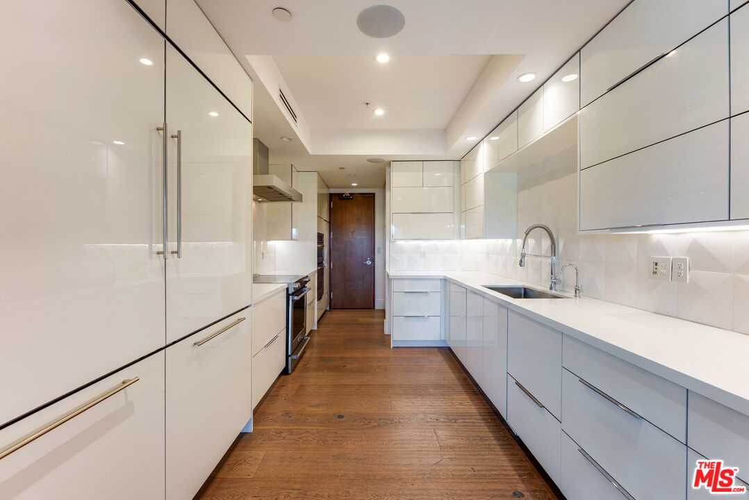 10551 WILSHIRE Unit: 702/703