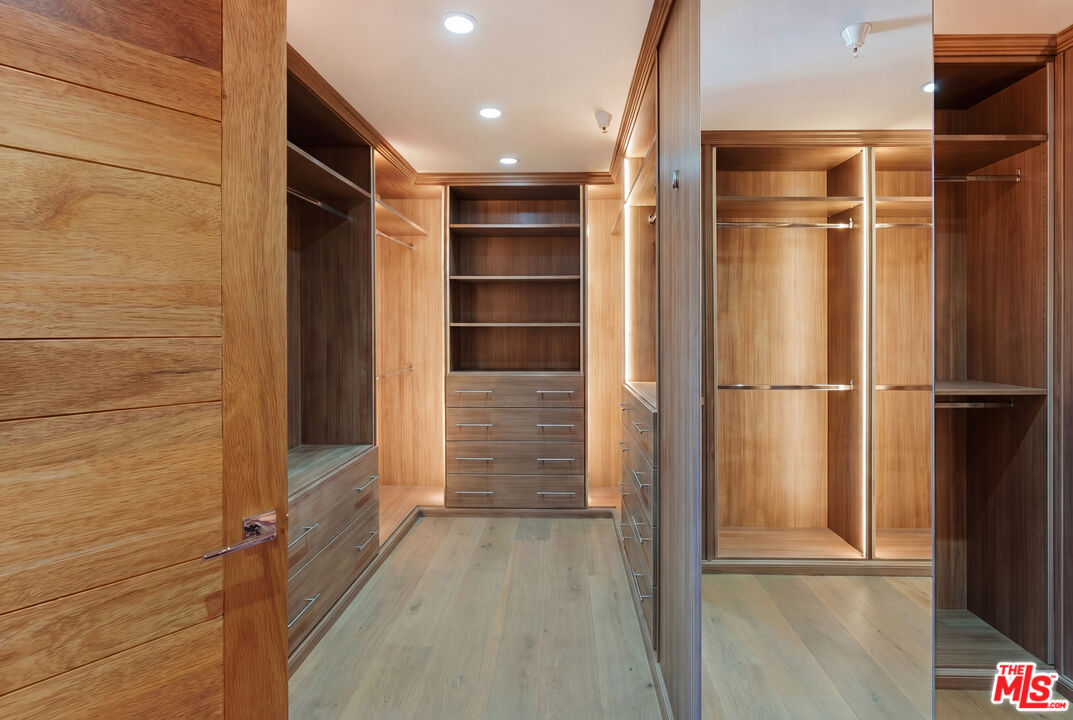 10551 WILSHIRE Unit: 702/703