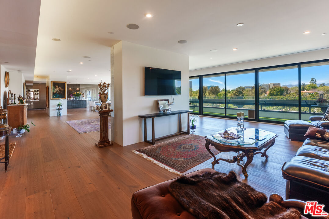 10551 WILSHIRE Unit: 702/703