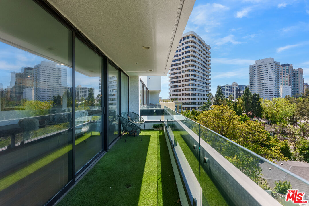 10551 WILSHIRE Unit: 702/703