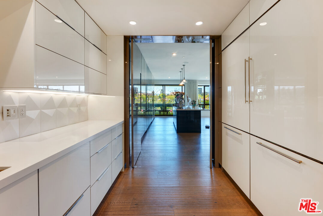 10551 WILSHIRE Unit: 702/703