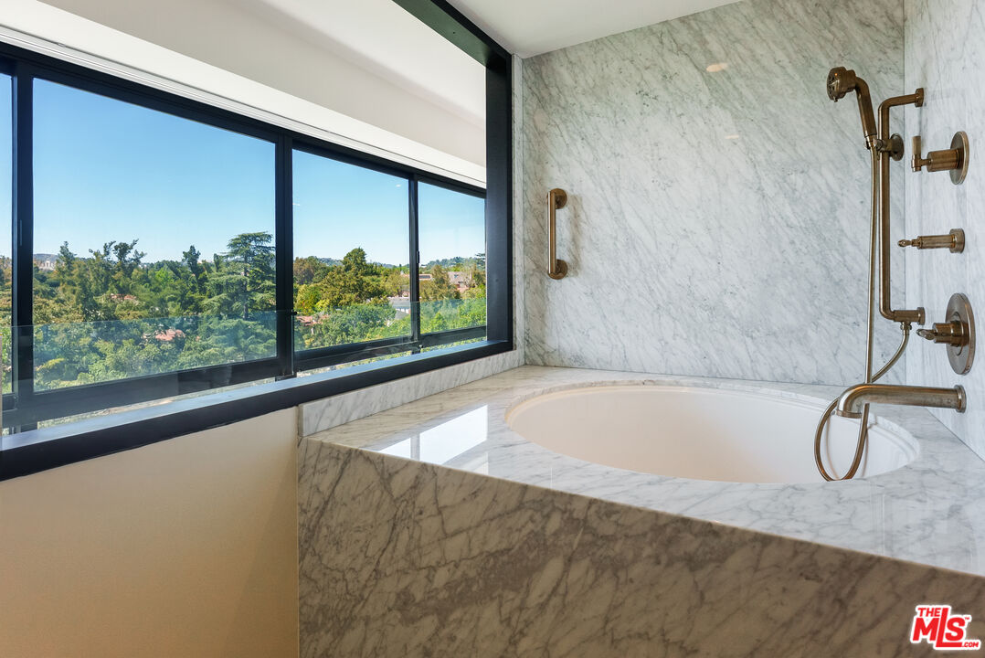 10551 WILSHIRE Unit: 702/703