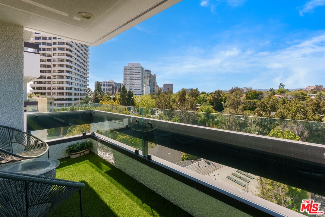 10551 WILSHIRE Unit: 702/703