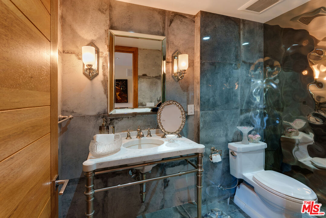 10551 WILSHIRE Unit: 702/703