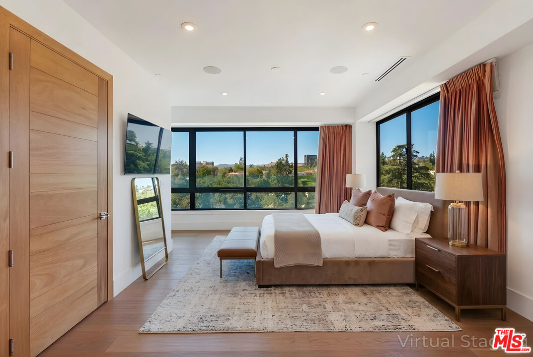 10551 WILSHIRE Unit: 702/703