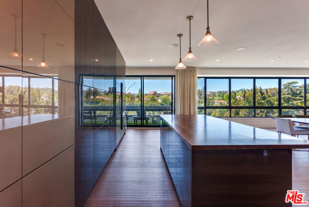 10551 WILSHIRE Unit: 702/703