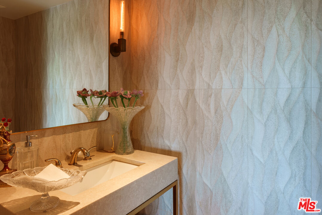 10551 WILSHIRE Unit: 702/703