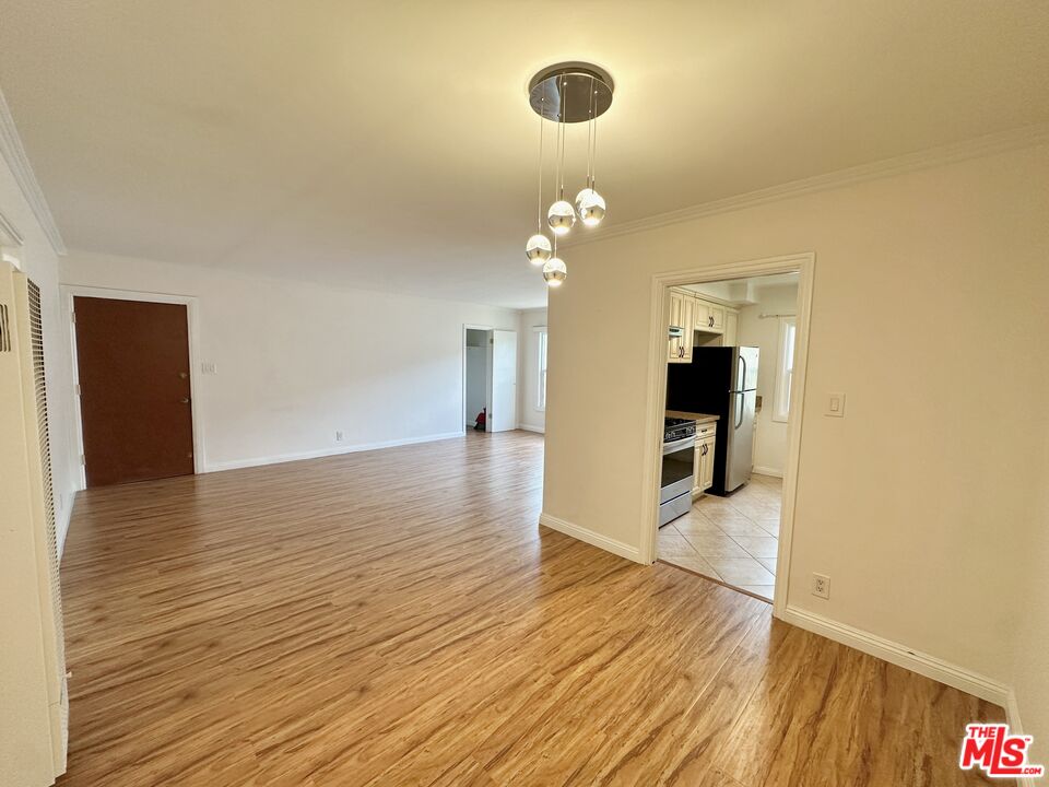 1114 S Sherbourne Dr Unit: 5