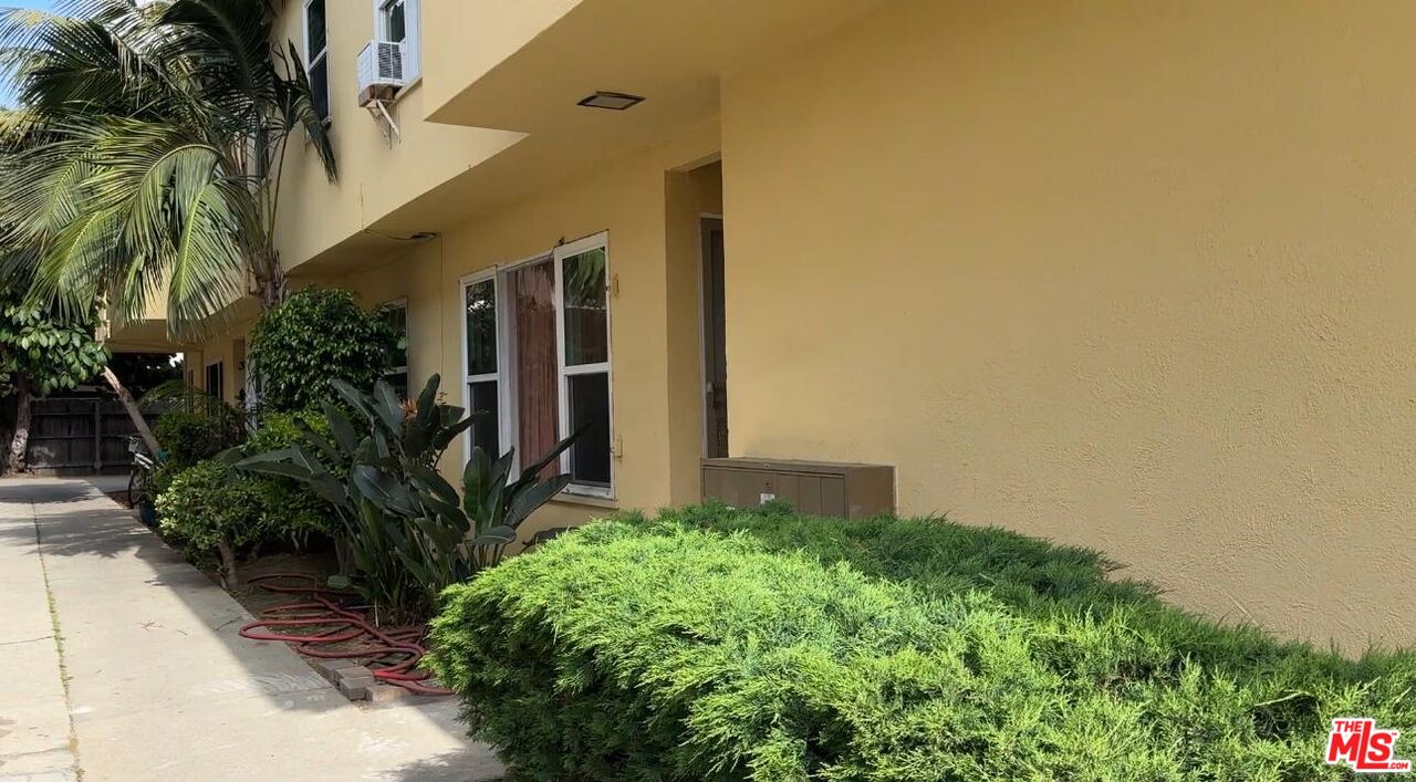 1114 S Sherbourne Dr Unit: 5