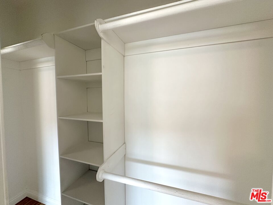 1114 S Sherbourne Dr Unit: 5