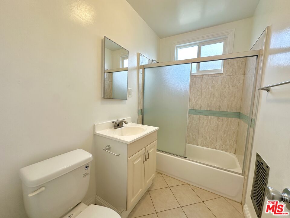 1114 S Sherbourne Dr Unit: 5