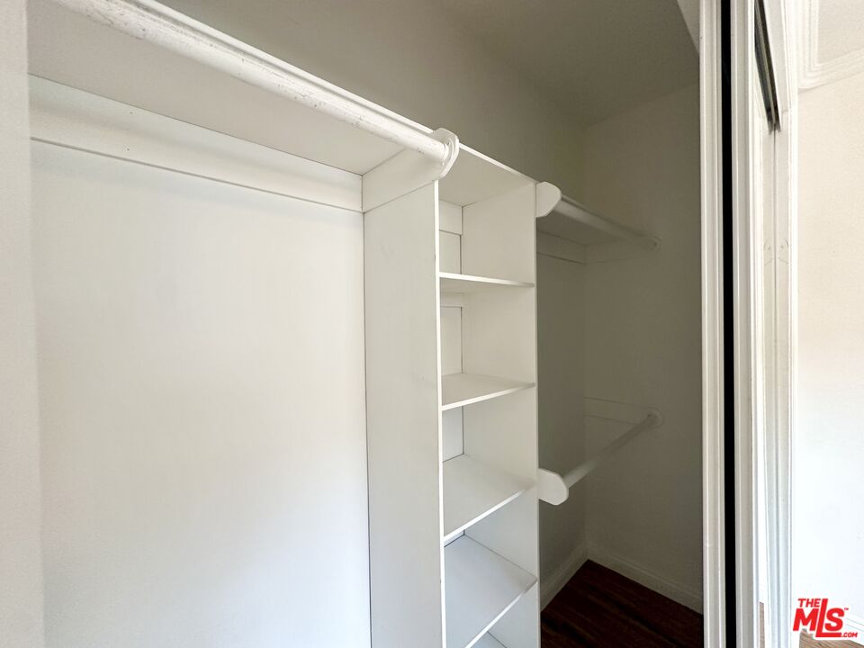 1114 S Sherbourne Dr Unit: 5