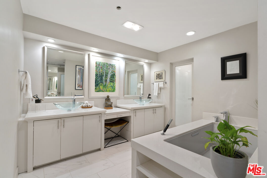 10430 Wilshire Blvd Unit: 305