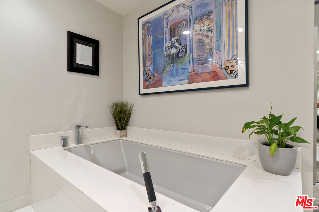 10430 Wilshire Blvd Unit: 305