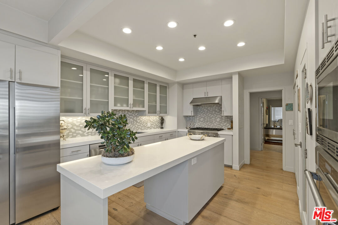 10430 Wilshire Blvd Unit: 305