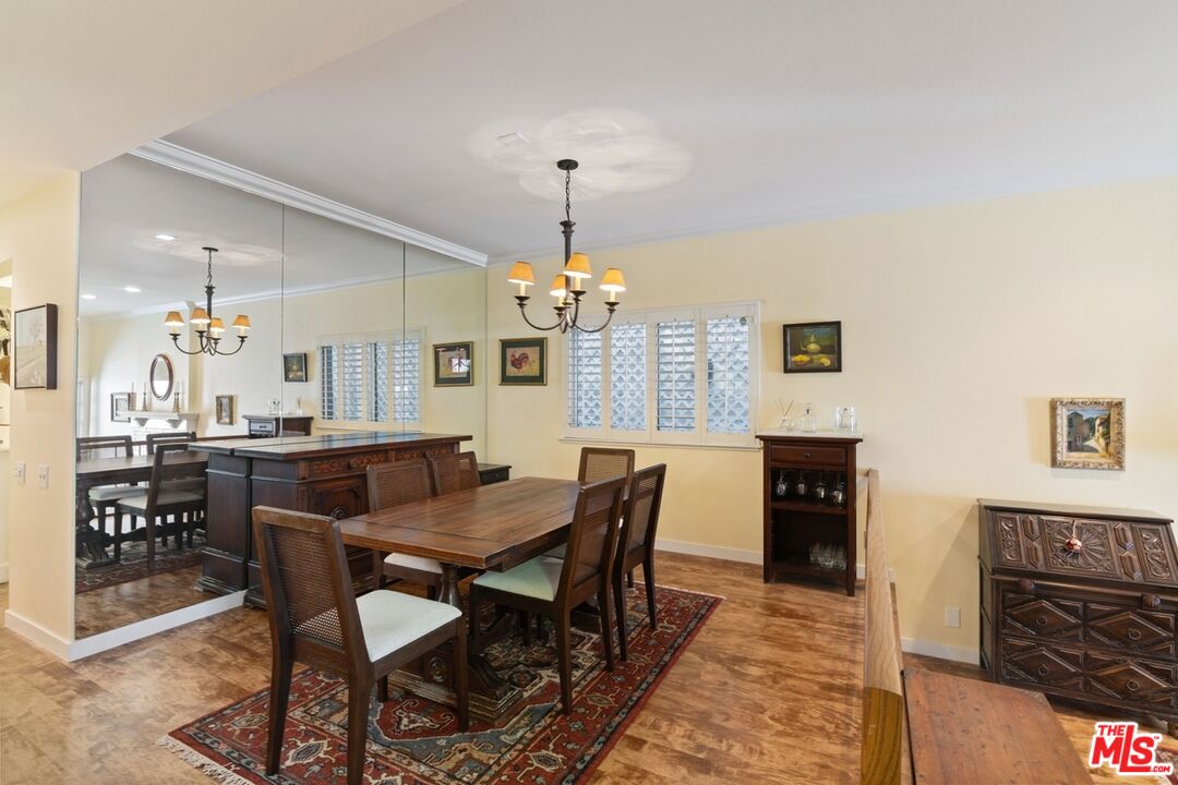 10933 Wellworth Ave Unit: 18