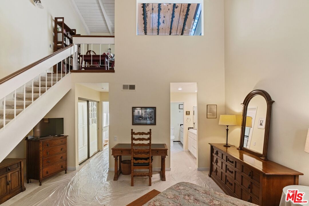 10933 Wellworth Ave Unit: 18