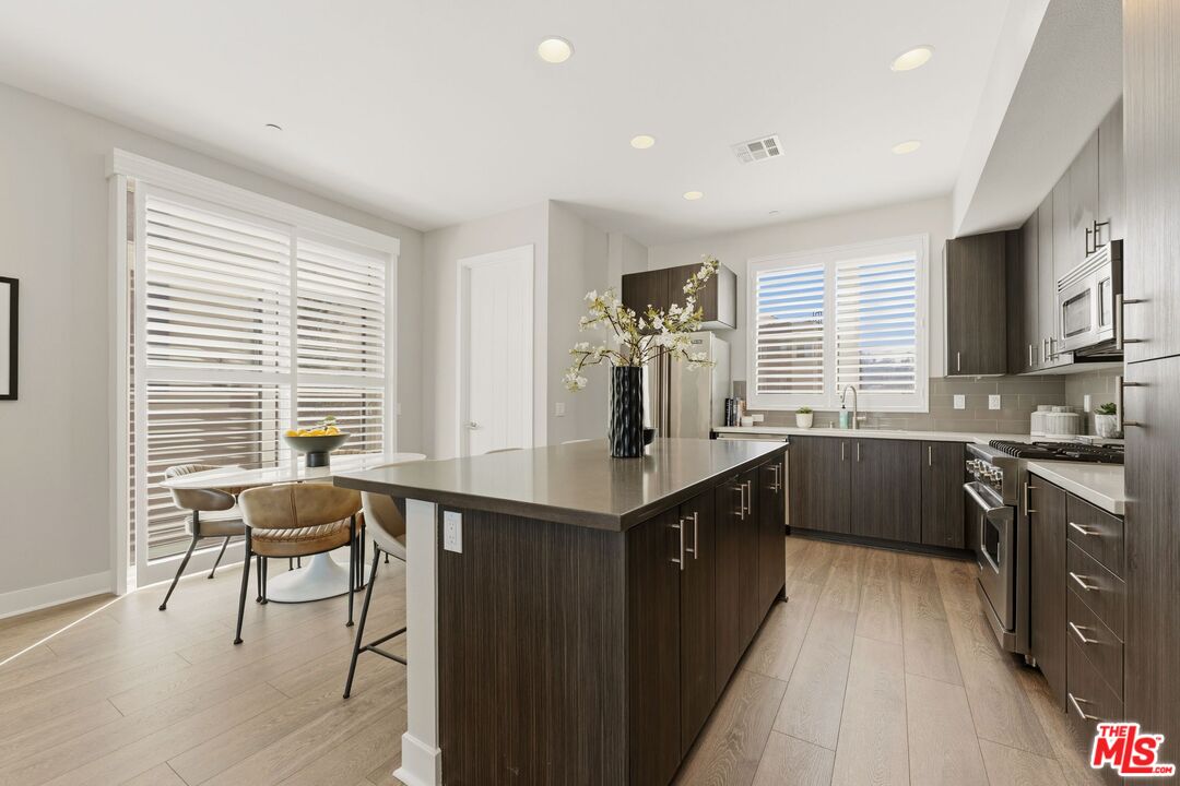 2753 Waverly Dr Unit: 806