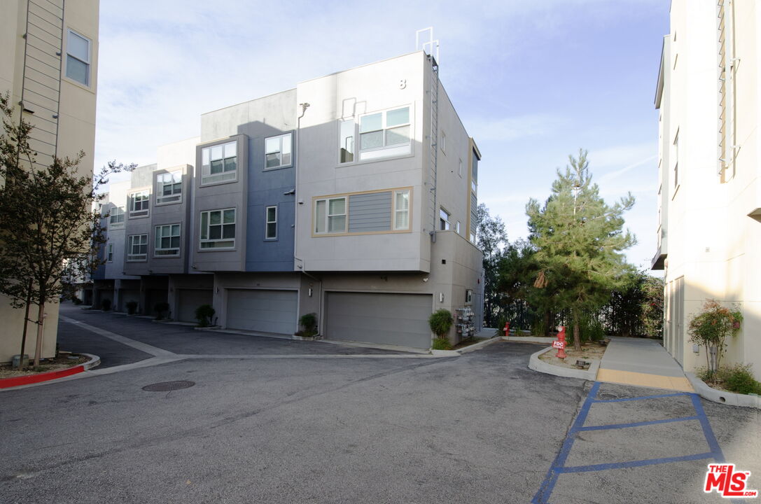 2753 Waverly Dr Unit: 806